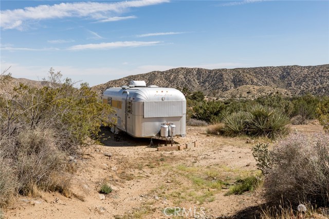 48575 Paradise Avenue, Morongo Valley CA: https://media.crmls.org/medias/71a88277-76fa-4898-96df-e005e344212b.jpg