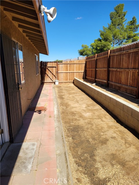 Detail Gallery Image 9 of 9 For 16001 Green Hill #1,  Victorville,  CA 92394 - 2 Beds | 1 Baths