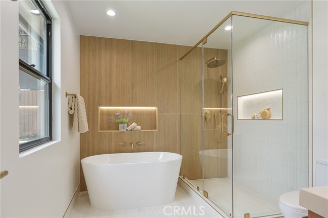 Detail Gallery Image 18 of 41 For 23240 Leonora Dr, Woodland Hills,  CA 91367 - 5 Beds | 5 Baths
