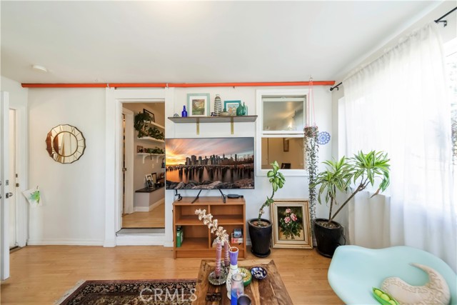 Studio Living Room - 3