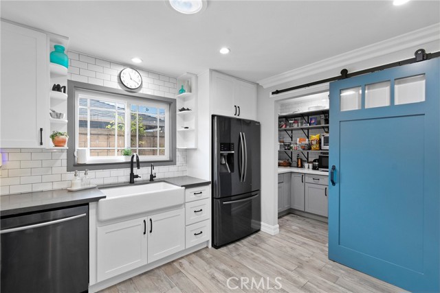 Detail Gallery Image 15 of 51 For 15551 Aulnay Ln, Huntington Beach,  CA 92647 - 3 Beds | 2 Baths