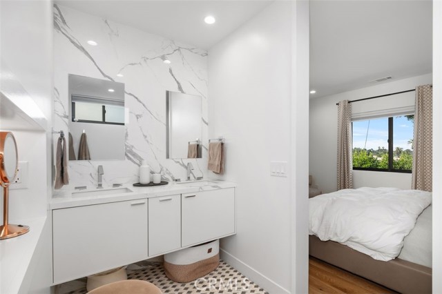 2329 Vineyard Avenue, Los Angeles CA: https://media.crmls.org/medias/71b018b3-a7f0-4925-8499-e5749718578c.jpg