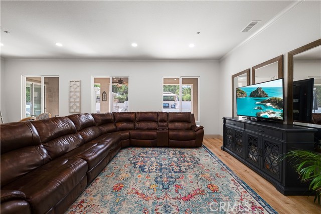 8067 Terraza Court, Riverside CA: https://media.crmls.org/medias/71b0d3e4-0315-4523-ad3f-a793b072c87b.jpg