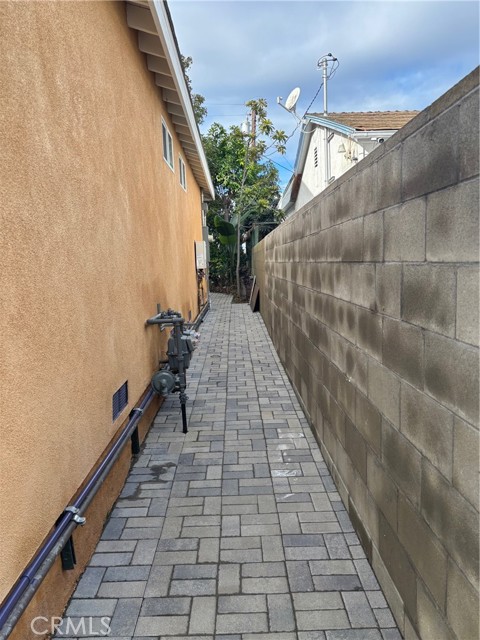 Detail Gallery Image 10 of 10 For 21323 Conradi, Torrance,  CA 90502 - 2 Beds | 2 Baths