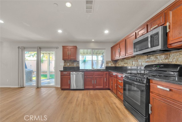 Detail Gallery Image 13 of 45 For 8043 Jamestown, Fontana,  CA 92336 - 3 Beds | 2/1 Baths