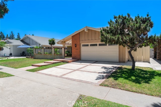 14652 Devonshire Avenue, Tustin CA: https://media.crmls.org/medias/71b18f8a-a453-48d5-917a-0a886e43b105.jpg