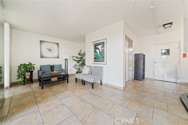 Detail Gallery Image 18 of 22 For 3665 E 1st #202,  Long Beach,  CA 90803 - 2 Beds | 2 Baths