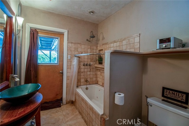 Detail Gallery Image 6 of 19 For 2484 Hanning Ave, Altadena,  CA 91001 - 4 Beds | 2 Baths