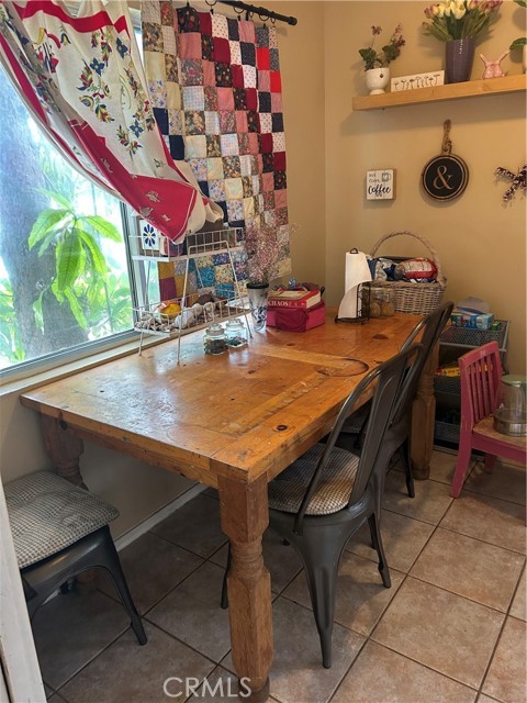 8900 Geyser Avenue, Northridge CA: https://media.crmls.org/medias/71b3391b-af75-4100-91f8-de110ee8fdd5.jpg