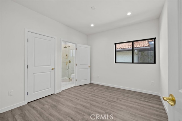 6245 N McLaren, Woodland Hills CA: https://media.crmls.org/medias/71b3f8f5-3648-4ad0-a0b1-14c847a94999.jpg