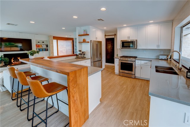 1806 Calle Leticia, San Clemente CA: https://media.crmls.org/medias/71b425b4-0175-426b-bb50-a3d39c177321.jpg