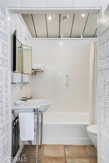 Detail Gallery Image 27 of 34 For 724 Poppy Ave, Corona Del Mar,  CA 92625 - 2 Beds | 1 Baths