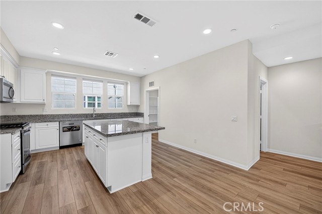 Detail Gallery Image 15 of 43 For 6982 Crimson, Buena Park,  CA 90621 - 4 Beds | 3/1 Baths