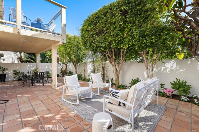 27 Palm Beach Court, Dana Point CA: https://media.crmls.org/medias/71b6490b-815d-4417-a6e0-890f9741f65d.jpg
