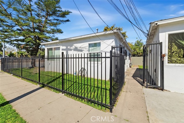 Detail Gallery Image 13 of 26 For 920 S Willowbrook, Compton,  CA 90220 - – Beds | – Baths