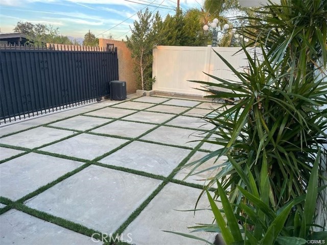 Detail Gallery Image 24 of 31 For 18403 Devonshire St, Northridge,  CA 91325 - 2 Beds | 2/1 Baths