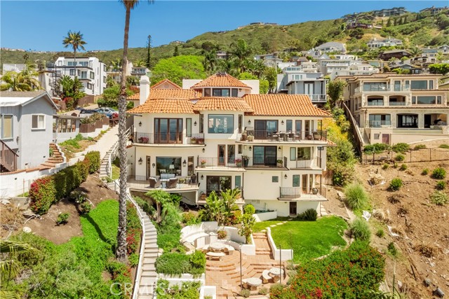 Detail Gallery Image 3 of 43 For 32061 Coast Hwy, Laguna Beach,  CA 92651 - 4 Beds | 4/2 Baths