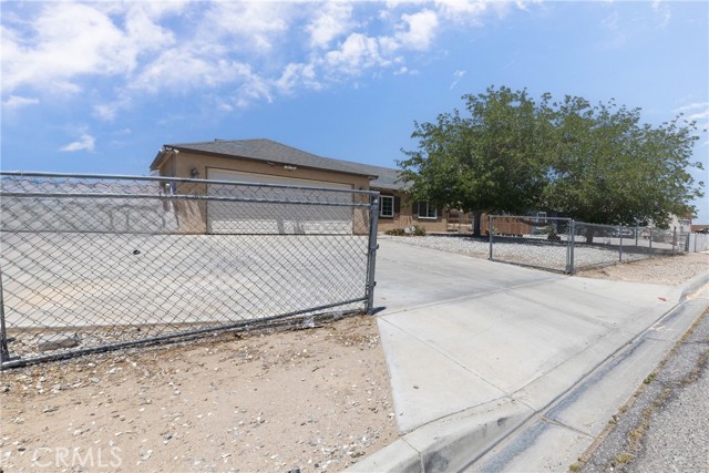 Detail Gallery Image 3 of 42 For 10462 Kemper Ave, Adelanto,  CA 92301 - 3 Beds | 2 Baths