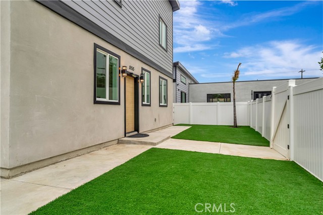 19513 Cantara Street photo 35