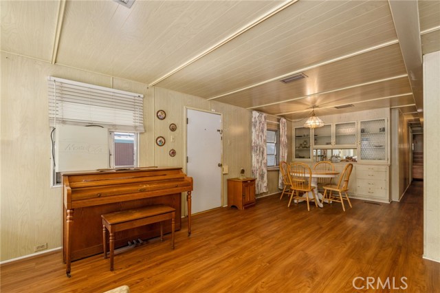 2692 Highland Avenue, Highland CA: https://media.crmls.org/medias/71b8a672-f3e6-46f1-8872-2a8eccd65f28.jpg