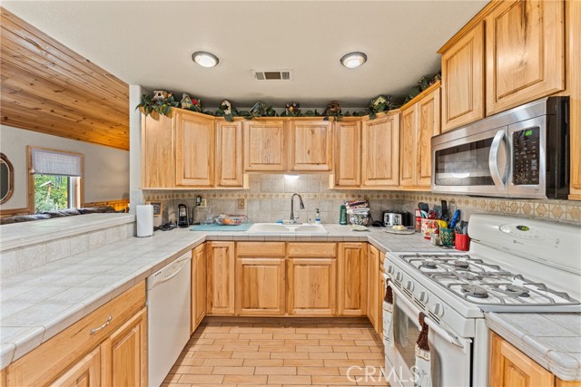 Detail Gallery Image 19 of 52 For 39441 Tokay, Cherry Valley,  CA 92223 - 3 Beds | 2 Baths