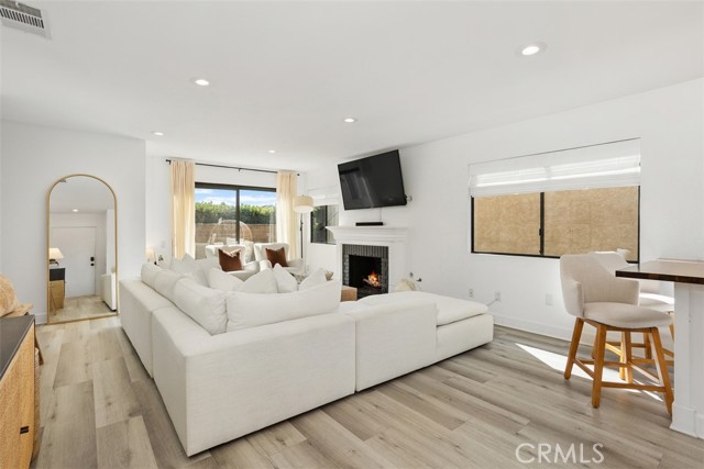 Detail Gallery Image 4 of 28 For 4727 Mayflower Way, Oceanside,  CA 92057 - 2 Beds | 2 Baths