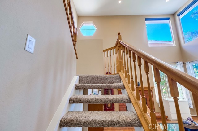 Detail Gallery Image 32 of 75 For 18556 Olympian Ct, Canyon Country,  CA 91351 - 3 Beds | 2/1 Baths