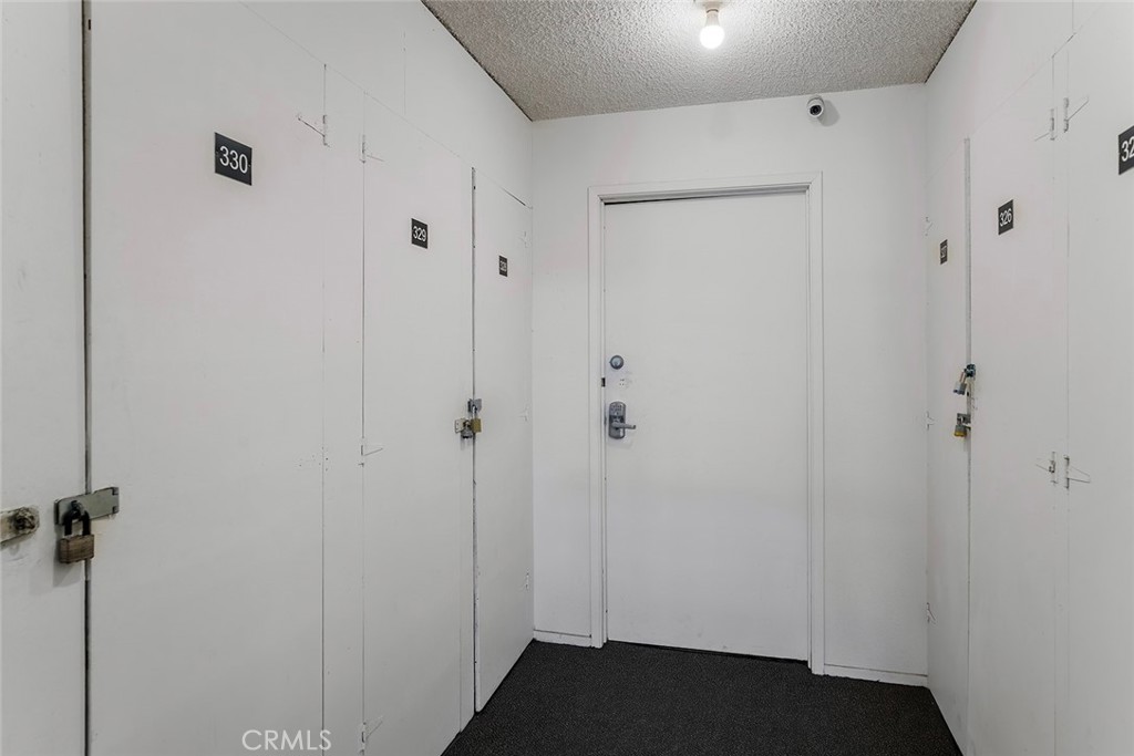 https://media.crmls.org/medias/71b9ee18-0d94-49a6-a02b-d39d3858329d.jpg?preset=X-Large