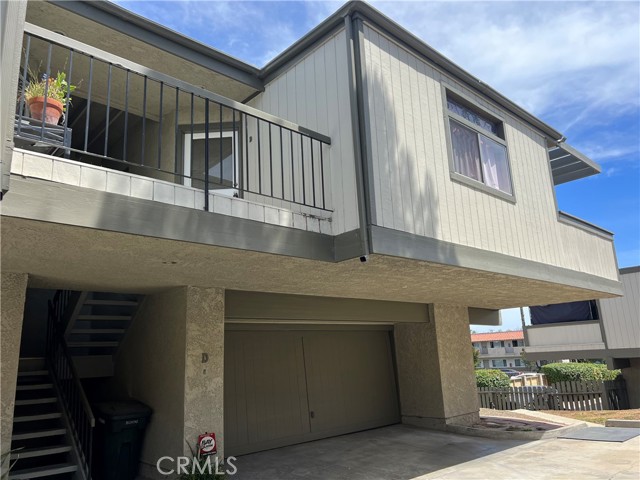 Detail Gallery Image 1 of 9 For 675 W. 18th St #D,  Costa Mesa,  CA 92627 - 2 Beds | 2 Baths
