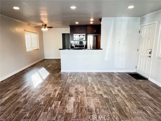 113 7th Street, Seal Beach CA: https://media.crmls.org/medias/71ba2f00-1003-4c0b-b356-486699629a86.jpg
