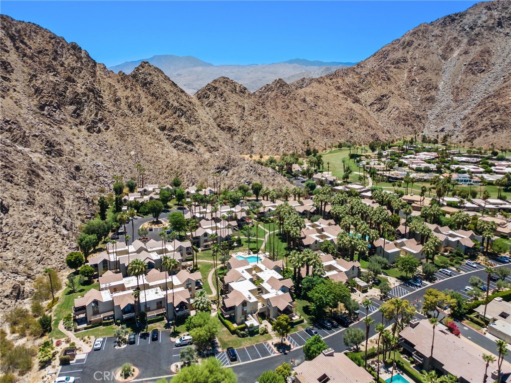https://media.crmls.org/medias/71bac988-807f-4fc3-83b4-8d2a2ceed7cc.jpg?preset=X-Large