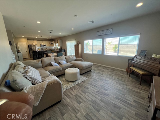 Detail Gallery Image 5 of 36 For 11764 Andrews Pl, Victorville,  CA 92392 - 4 Beds | 3/1 Baths