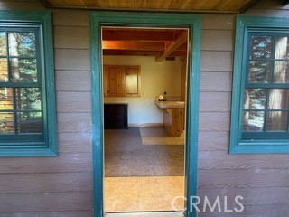https://media.crmls.org/medias/71bb5295-9303-455f-8d51-f690f535a484.jpg?preset=X-Large