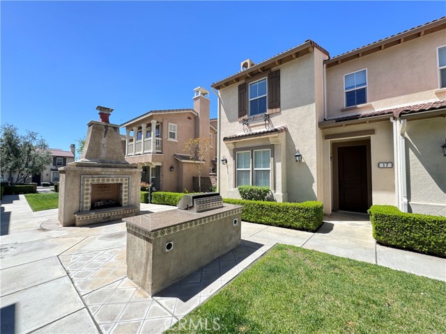 Detail Gallery Image 4 of 27 For 14975 S Highland Ave #17,  Fontana,  CA 92336 - 3 Beds | 2/1 Baths