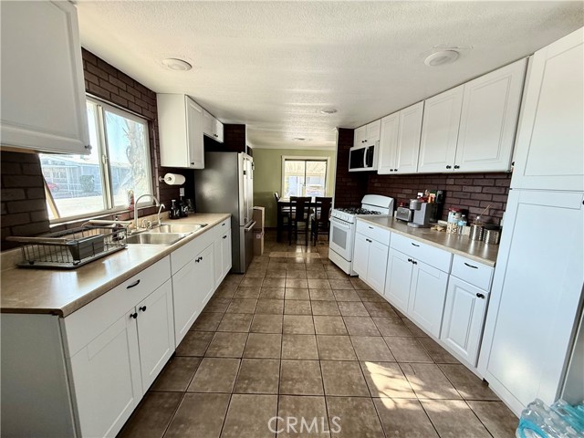 Detail Gallery Image 13 of 37 For 1855 Riverside, Ontario,  CA 91761 - 3 Beds | 2 Baths