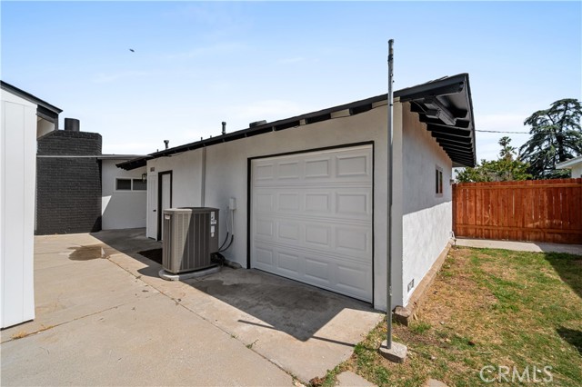 424 E Victoria Street, Rialto CA: https://media.crmls.org/medias/71bc83fb-dff9-44f2-a064-9f2a0f2476ec.jpg