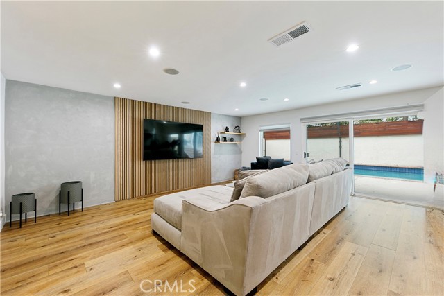 Detail Gallery Image 12 of 43 For 24411 Highlander Rd, West Hills,  CA 91307 - 5 Beds | 2/1 Baths