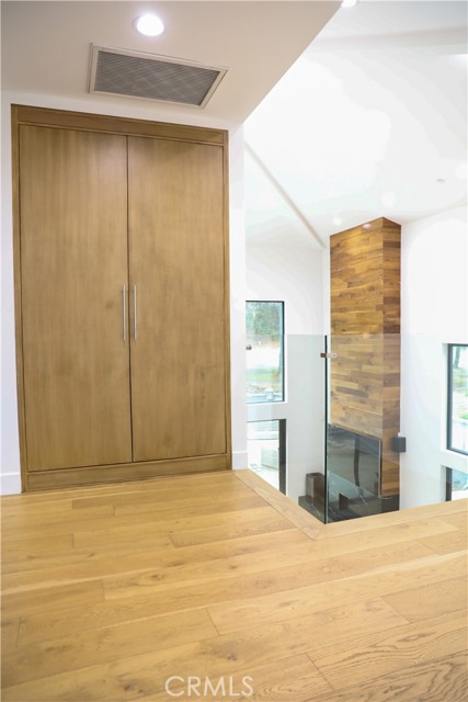 Detail Gallery Image 14 of 61 For 12664 Mclennan, Granada Hills,  CA 91344 - 5 Beds | 6 Baths