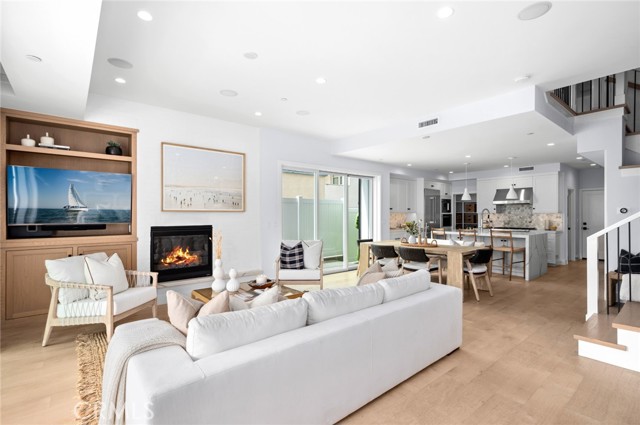 Detail Gallery Image 8 of 35 For 109 Onyx Ave, Newport Beach,  CA 92662 - 3 Beds | 4/1 Baths