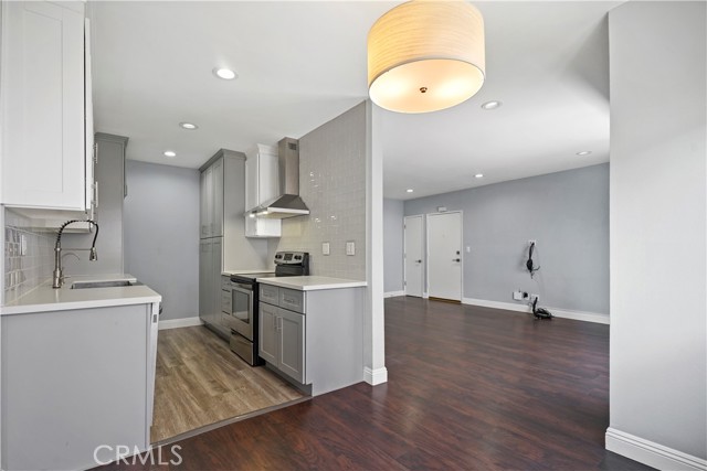 Detail Gallery Image 3 of 36 For 5414 Newcastle Ave #66,  Encino,  CA 91316 - 2 Beds | 2 Baths