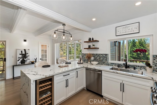Detail Gallery Image 9 of 59 For 27757 North Bay Rd, Lake Arrowhead,  CA 92352 - 4 Beds | 3 Baths
