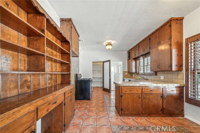 3098 N Arrowhead Avenue, San Bernardino CA: https://media.crmls.org/medias/71c0321c-ba22-4c5f-820d-371c29f271a1.jpg