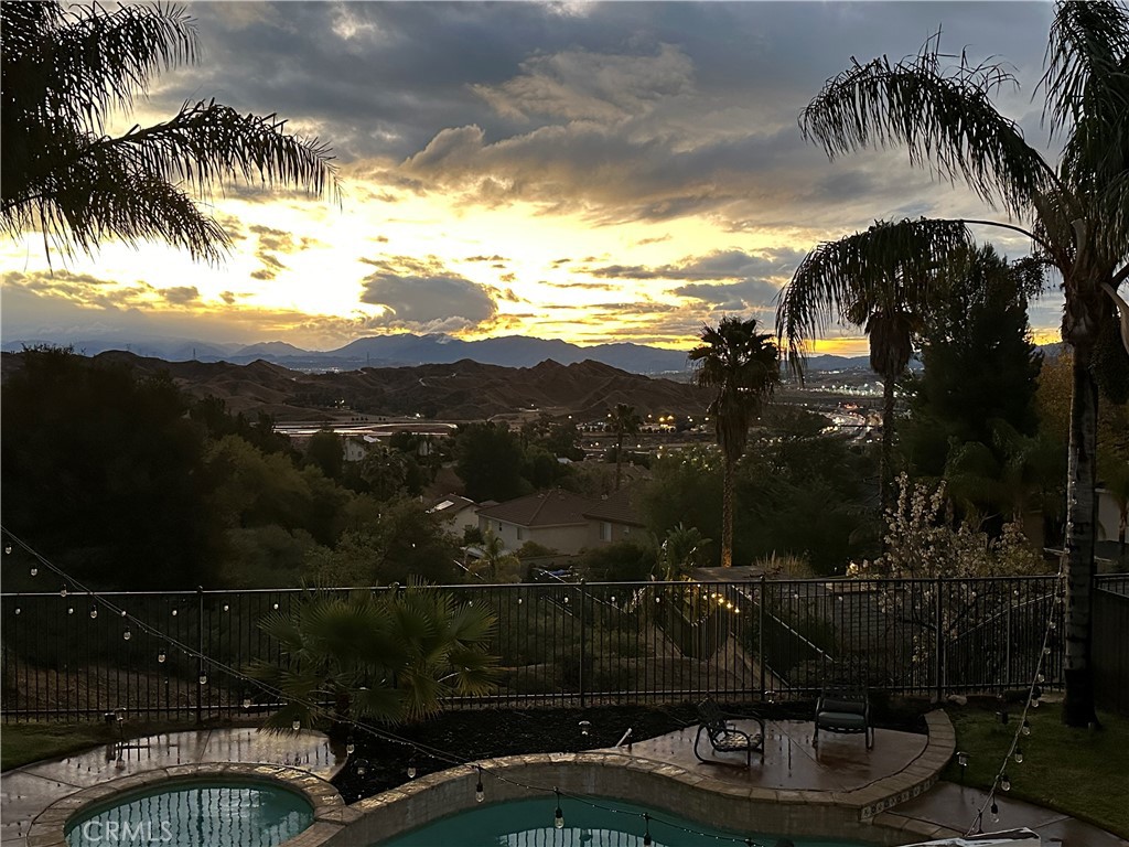 https://media.crmls.org/medias/71c138a7-180b-42da-aab3-7739f4719771.jpg?preset=X-Large