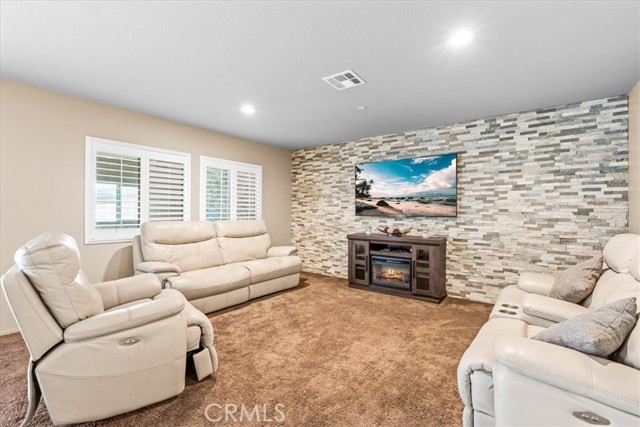 Detail Gallery Image 6 of 39 For 6978 Alderwood Dr, Fontana,  CA 92336 - 3 Beds | 2/1 Baths