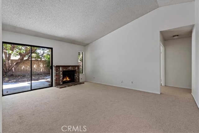 Detail Gallery Image 5 of 31 For 23943 via Rosa Linda, Valencia,  CA 91355 - 3 Beds | 2 Baths