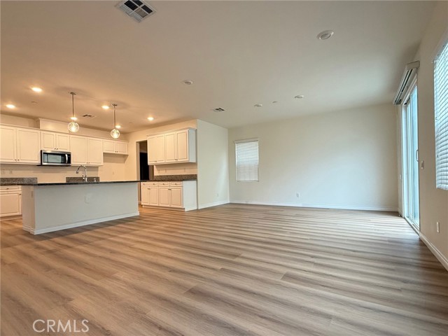 Detail Gallery Image 9 of 18 For 2072 E Sentinel Privado, Ontario,  CA 91764 - 4 Beds | 2/1 Baths