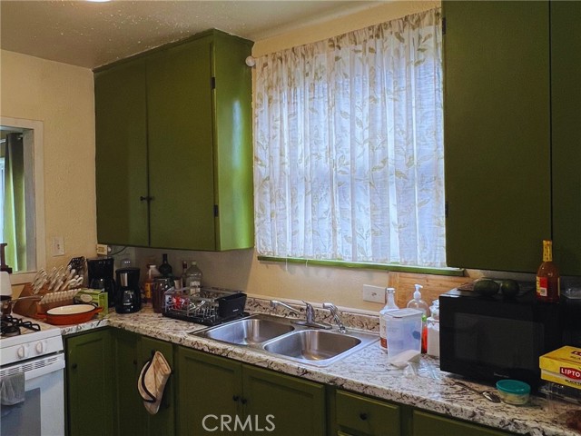 1017 S Chester Avenue, Compton CA: https://media.crmls.org/medias/71c36de1-1113-41bb-8a02-cfc40c276849.jpg