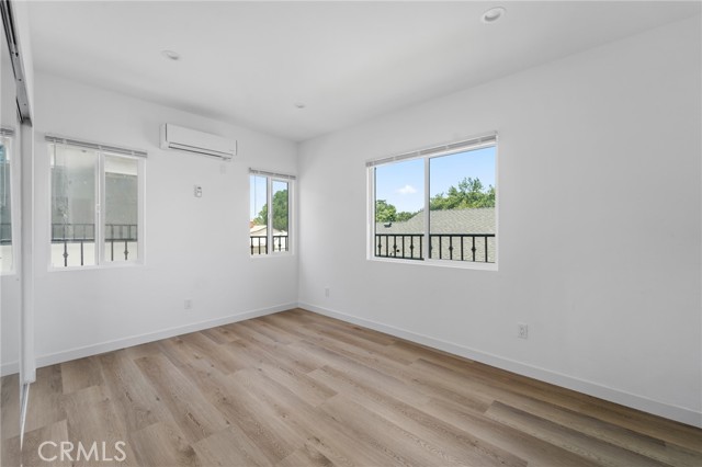 18656 Runnymede Street, Reseda CA: https://media.crmls.org/medias/71c5cf32-d22e-41b6-9c76-9e303e65c127.jpg