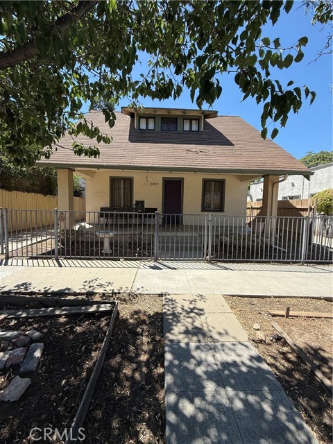 Detail Gallery Image 2 of 14 For 3332 2nd St, Riverside,  CA 92501 - 3 Beds | 1/1 Baths
