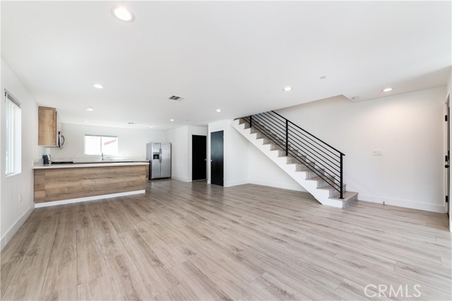 Detail Gallery Image 8 of 28 For 5020 Pickford St, Los Angeles,  CA 90019 - 3 Beds | 3 Baths